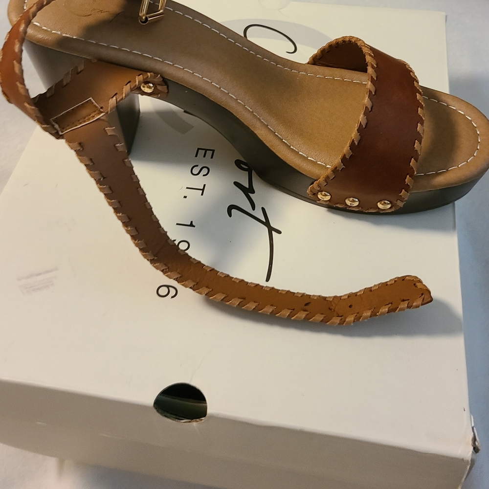 Shoes - Picture 2 of 6